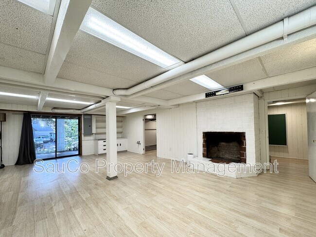 Building Photo - 4751 SW 53rd Ave