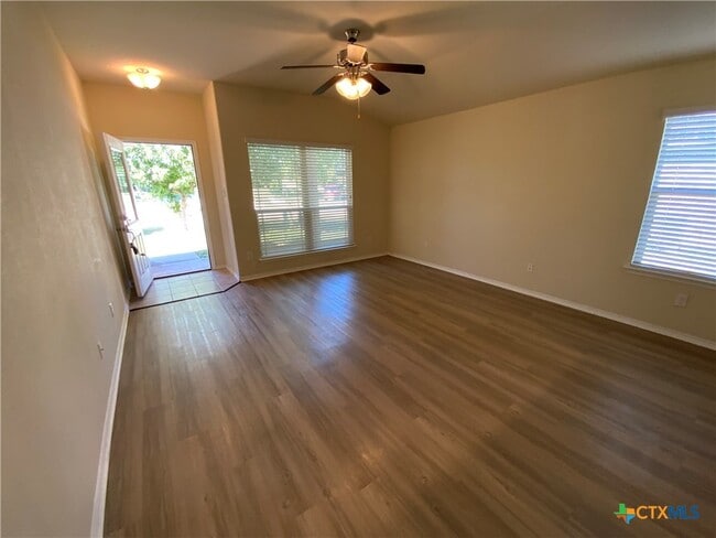 Building Photo - 5205 Cicero Dr