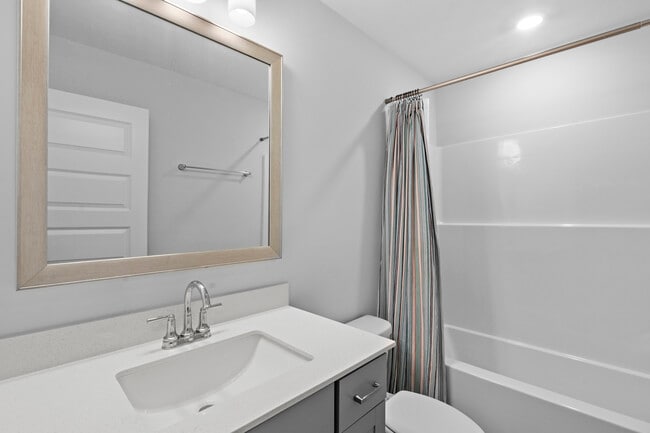 Building Photo - 837 Peony Ln