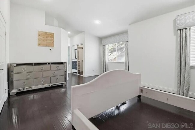 Building Photo - 561 Bayona Loop