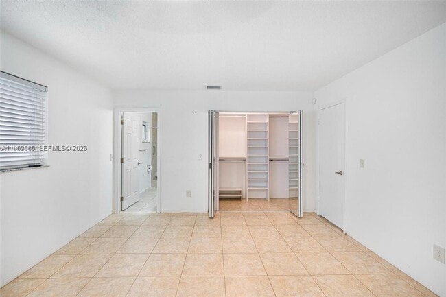 Building Photo - 107 SE 5th St