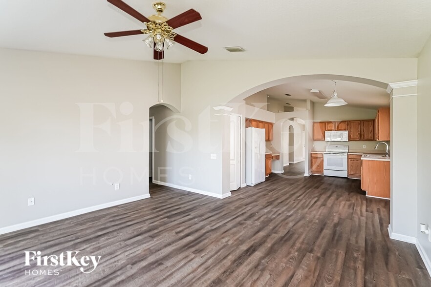 Building Photo - 12430 Midpointe Dr