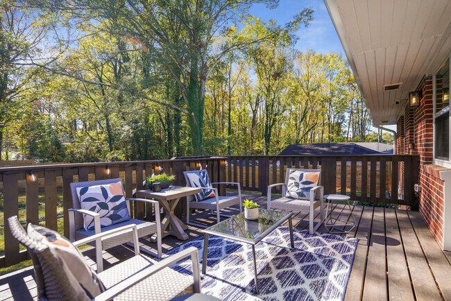 Building Photo - 2234 Edgemore Dr SE