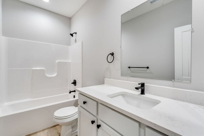 Building Photo - Skyway-Oliver Plan