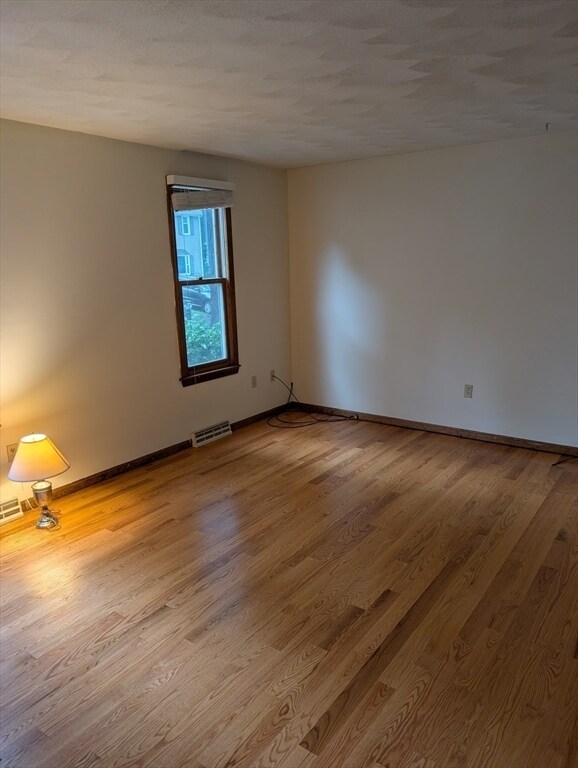 Building Photo - 328 Wellman Ave