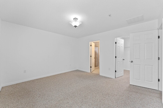 Building Photo - 7948 Edgewood Forest Dr