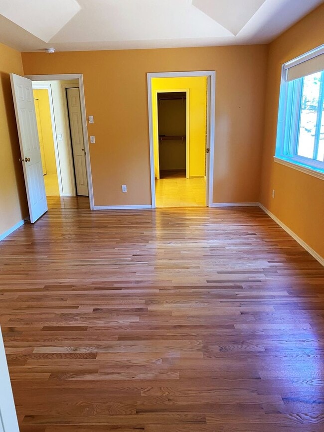 Building Photo - UNIQUE RAMBLER with views in Dockside at Kitsap Lake!