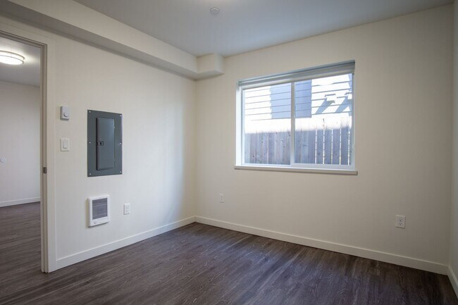 Building Photo - Contemporary 1-Bedroom Flat w/ DW + W/D Ready Late August!