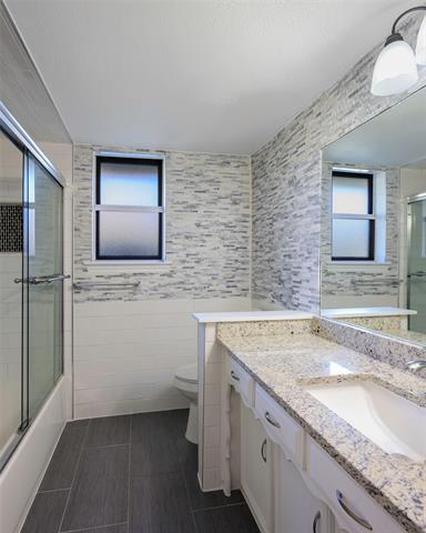 Building Photo - 2609 Pinehurst Dr