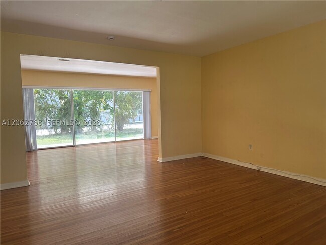 Building Photo - 5340 Orduna Dr
