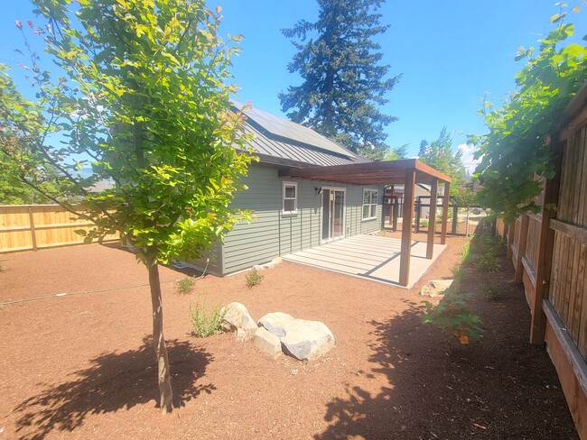 Building Photo - 395 S Mountain Ave