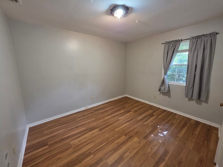 Building Photo - 906 Woodall Ln NW
