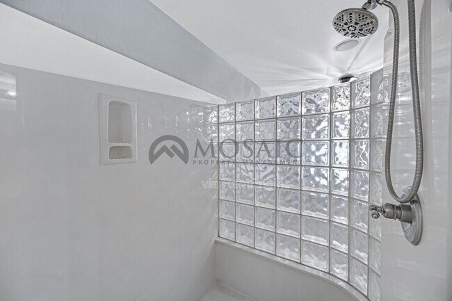 Building Photo - 5626 S 21st Pl