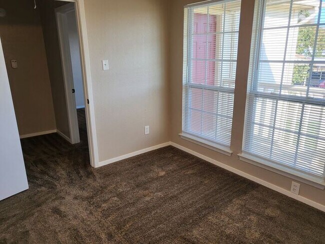 Building Photo - 809 Treadwell Ct