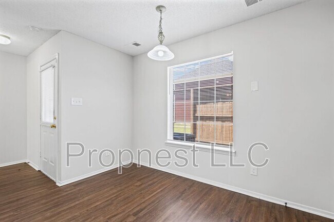 Building Photo - 807 Barrington Woods Cove