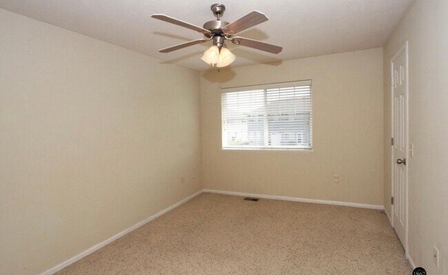 Building Photo - 6028 Glenbrook Ln
