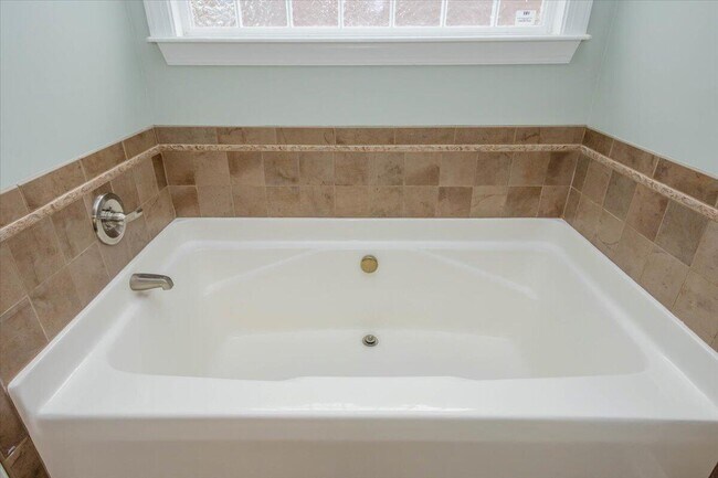 Building Photo - 1661 Jamestown Ave