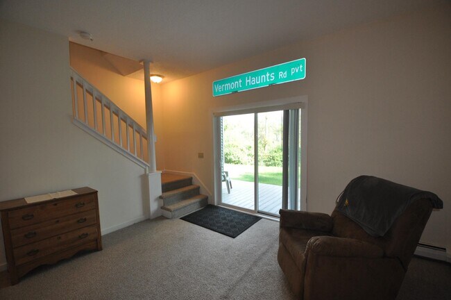 Building Photo - 181 Riverside Townhouses Rd