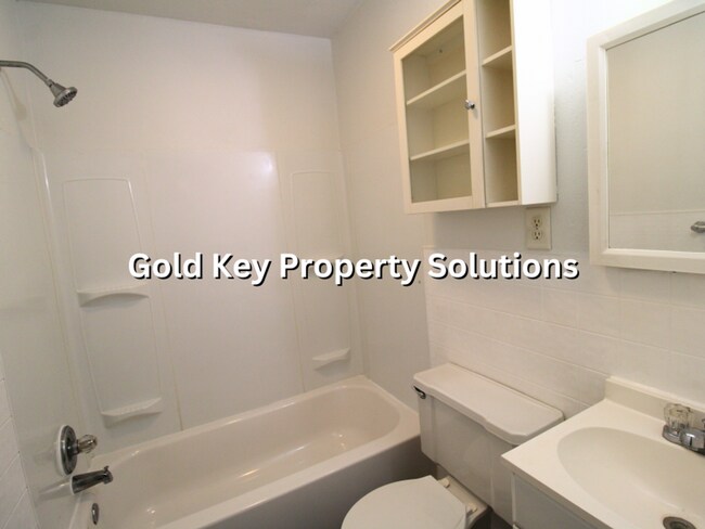 Building Photo - MEADOWBROOK AREA 2 BR 1 BA House with Central Air and Garage (NO SECTION 8)