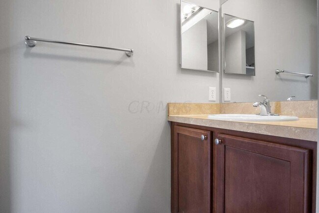 Building Photo - 587 Lazelle Rd