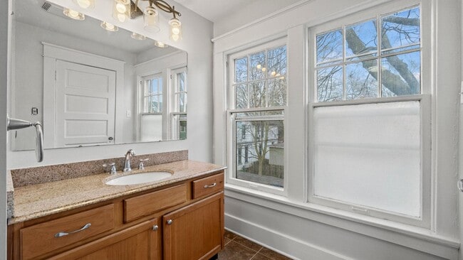 Building Photo - Single-family historic home in West Central with porch and private courtyard.