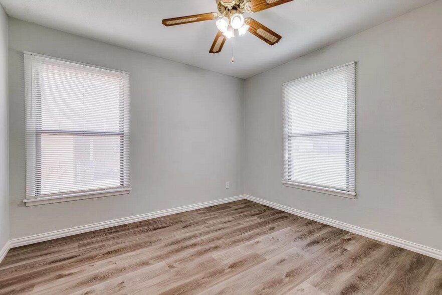 Building Photo - 1501 Ridgeview St