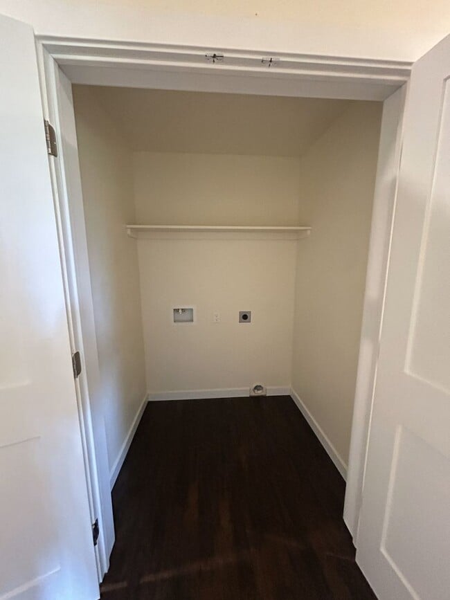 Building Photo - 131 Clothier Ln