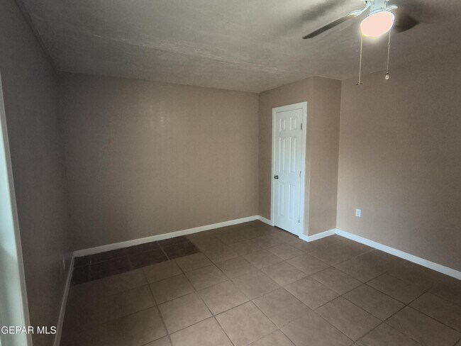 Building Photo - 4918 Guadalupe Dr