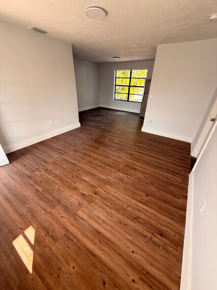 Building Photo - 17855 SW 105th Ave