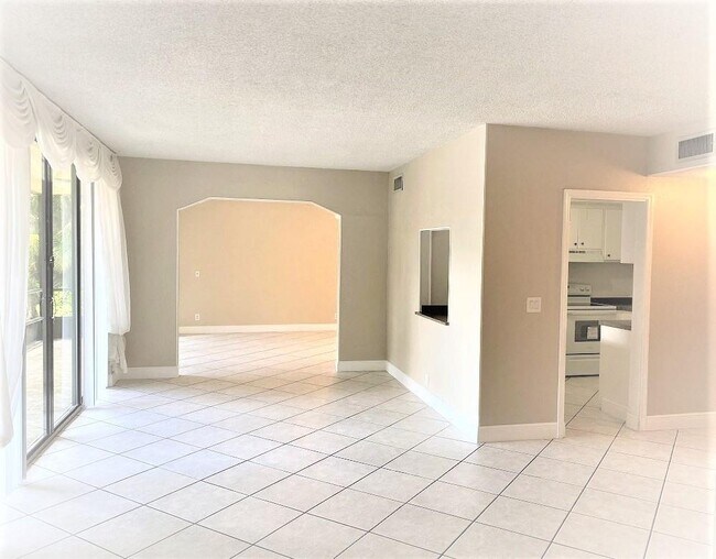 Building Photo - 2500 Coral Springs Dr