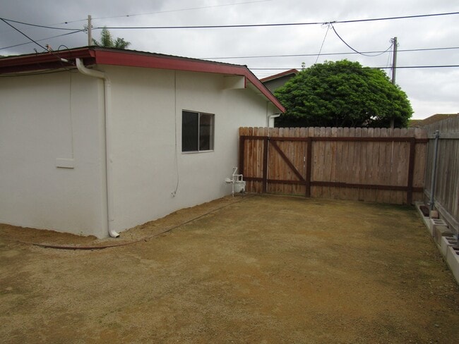 Building Photo - 358 Boeker Ave