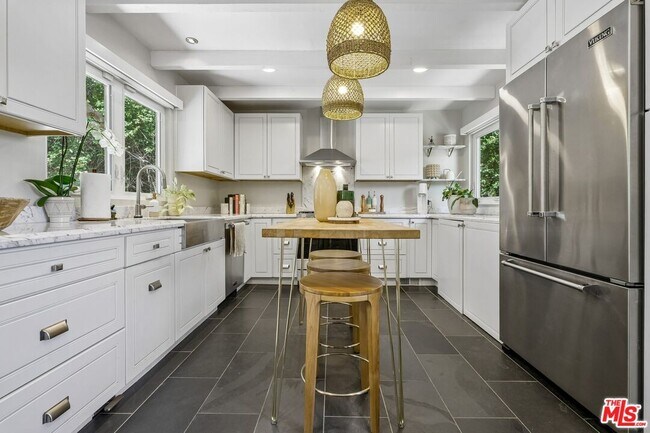 Building Photo - 3095 Passmore Dr
