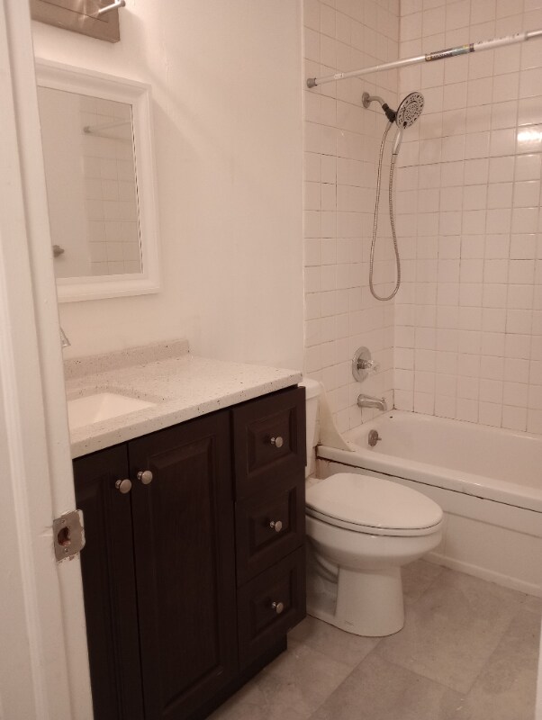 Building Photo - 2890 Carriage Dr