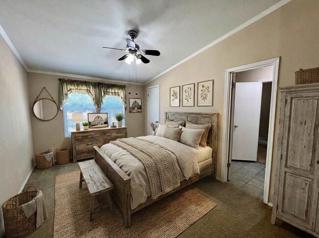 Building Photo - Spacious 4BD/3BA Home in Adkins with Chef's Kitchen & Dual Walk-In Closets!