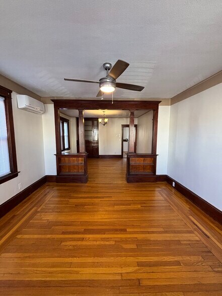 Building Photo - 580 Admiral St