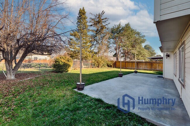 Building Photo - Beautiful home located just minutes from Settler's Park!