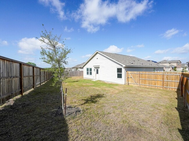 Building Photo - Spacious 4-bedroom, 2-bath located in Summerhill subdivision