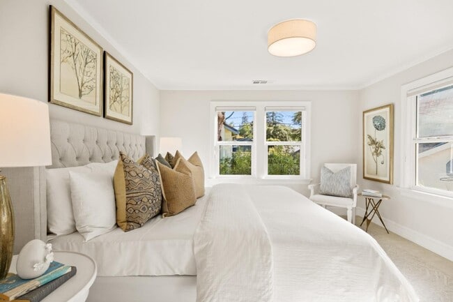 Building Photo - 105 Pepper Ave