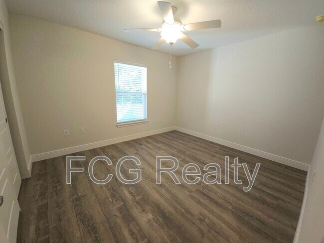 Building Photo - 10663 N Adler Dr