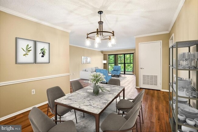 Building Photo - 15101 Interlachen Dr