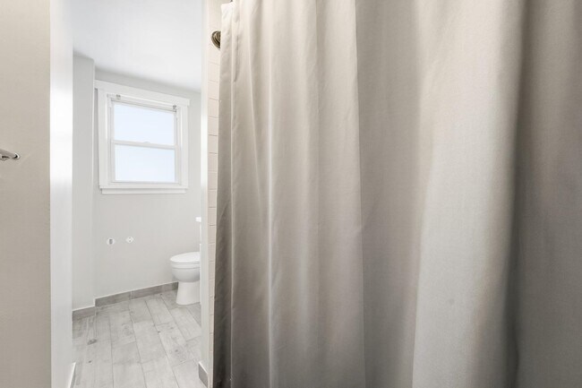 Building Photo - 289 Whiton St