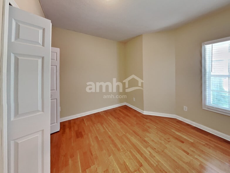 Building Photo - 4613 Clifton Ct