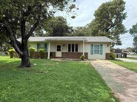Building Photo - 790 Deedra Ave