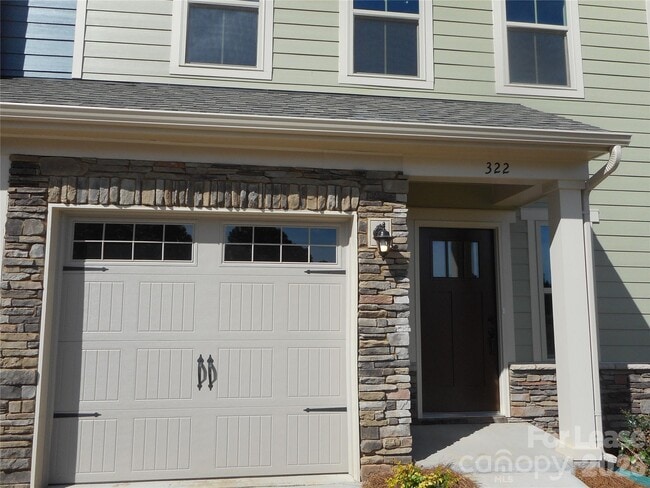 Building Photo - 322 Willow Wood Ct