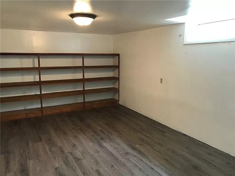 Building Photo - Room in House on Flagler Cir