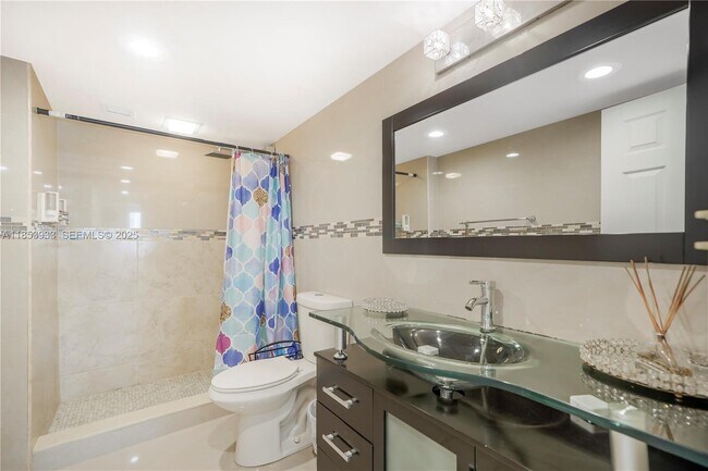 Building Photo - 1912 S Ocean Dr