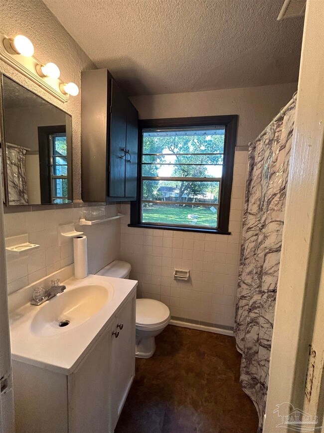 Building Photo - 517 Lakewood Rd