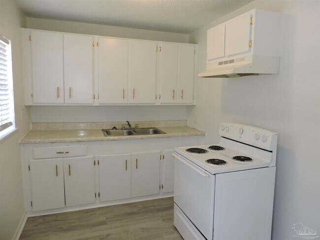Building Photo - 2203 Eliasberg St