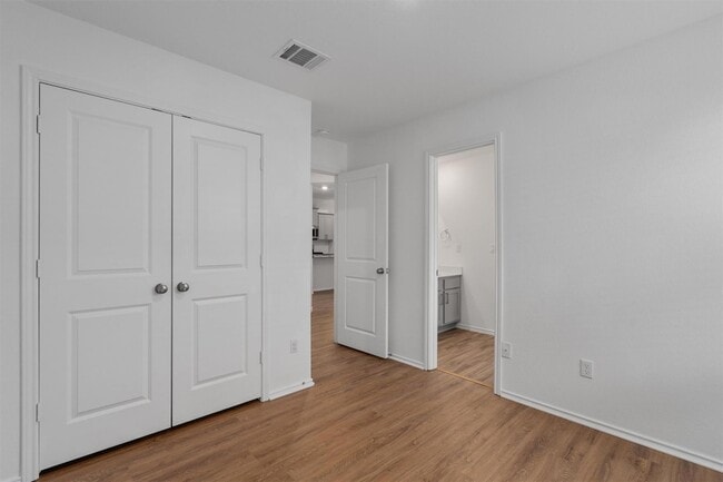 Building Photo - 245 Salt Springs Rd