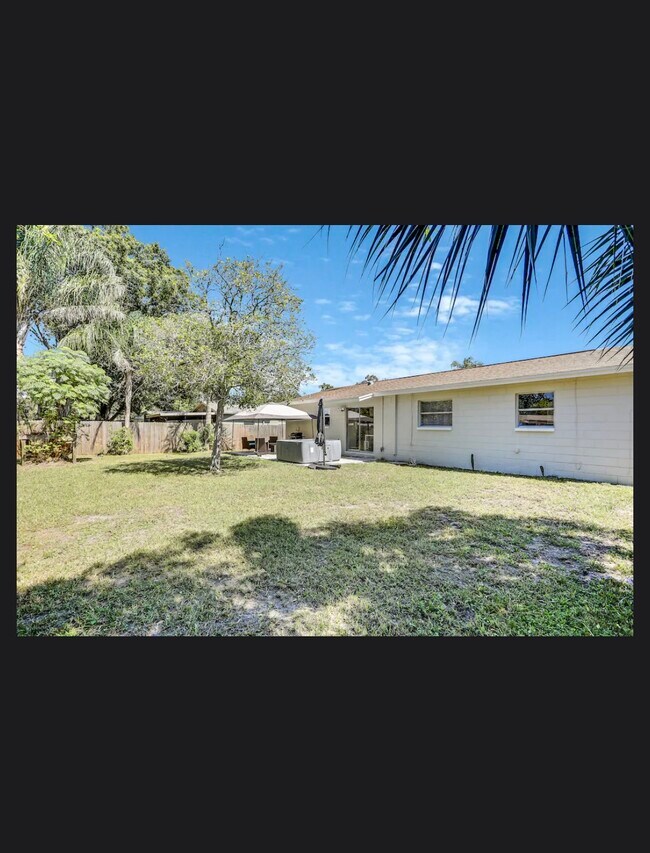 Building Photo - 2142 Mary Sue St